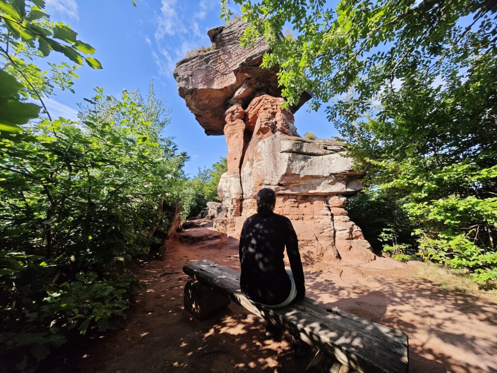 Ziel der Teufelstisch Wanderung erreicht - dort gibt es auch eine Aussichtsbank